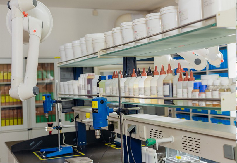 Ho molemo ke hofe, sekhomaretsi sa PUR se chesang kapa sekhomaretsi sa EVA se qhibilihisang?